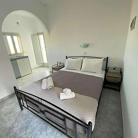 Mg Boutique Perissa (Santorini)